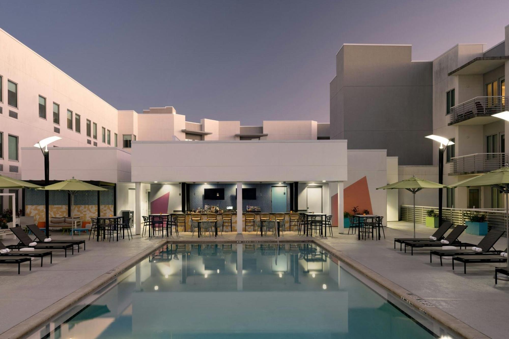 Aloft Sarasota Hotel Екстериор снимка